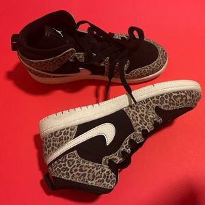Air Jordan 1 Mid SE “Leopard” Size 2